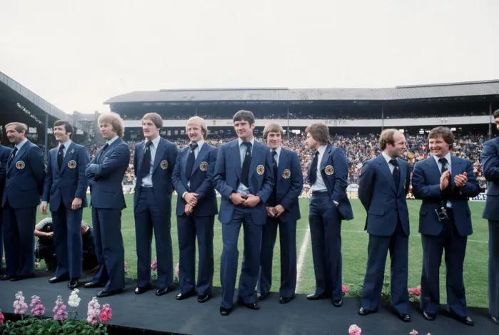 Framed Print : Scotland World Cup Squad 1978 at Hampden Park where they were cheered off by fans