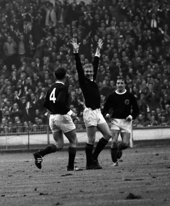 Framed Print : Scotlands Denis Law celebrates his goal against England at Wembley Stadium