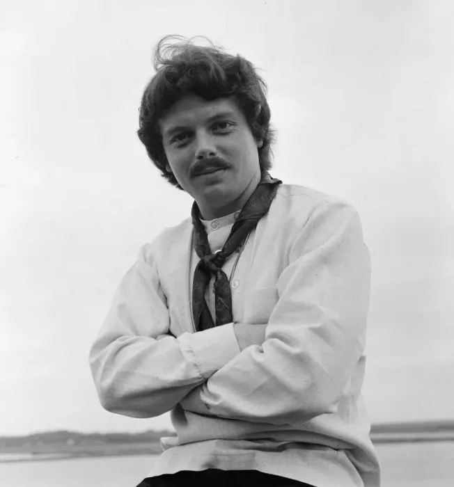 Framed Print : Scott McKenzie, American singer and songwriter, just arrived from New York Framed Print : Scott McKenzie, American singer and songwriter, just arrived from New York