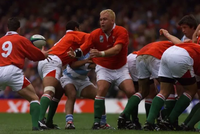 Framed Print : Scott Quinnell passes to Rob Howley in October 1999, during the Wales v Argentina rugby Framed Print : Scott Quinnell passes to Rob Howley in October 1999, during the Wales v Argentina rugby