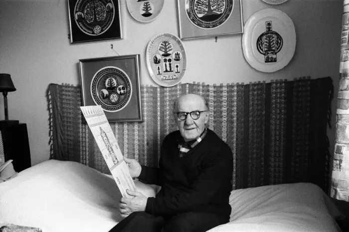Framed Print : Scottie Wilson, the 74 year old Scottish artist, working at his home in Lynton Road Framed Print : Scottie Wilson, the 74 year old Scottish artist, working at his home in Lynton Road