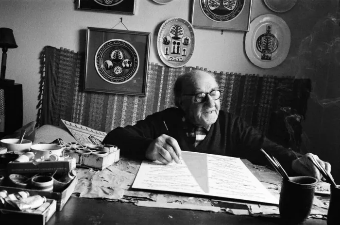 Framed Print : Scottie Wilson, the 74 year old Scottish artist, working at his home in Lynton Road Framed Print : Scottie Wilson, the 74 year old Scottish artist, working at his home in Lynton Road