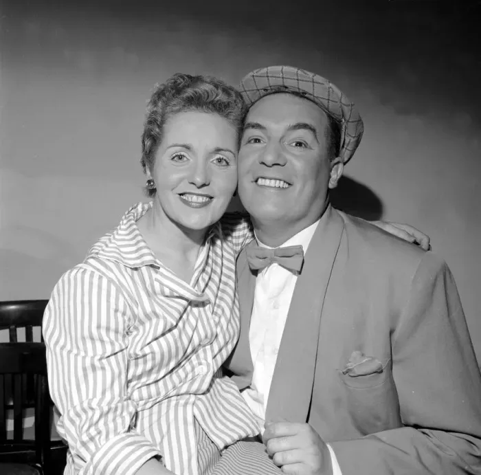 Framed Print : Scottish comedian Chic Murray with his wife and comedy partner Maidi Murray