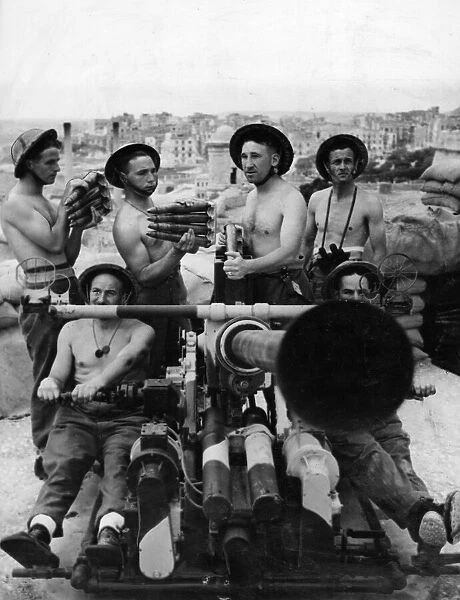 Scottish crew of a Bofors gun in Malta. May 1942