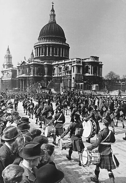 Scottish pipes and drums march past St Pauls Cathedral in London during a war