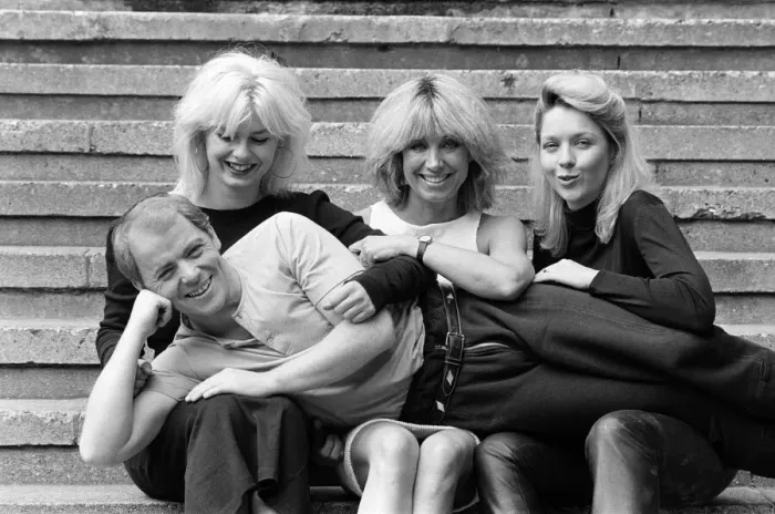Framed Print : Scottish singer Jim Diamond pictured with his backing group, Vicki and Sam Brown