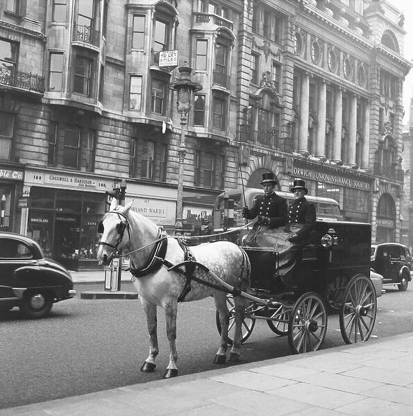 Scotts the Hatter horse and carriage used to deliver their top hats to London