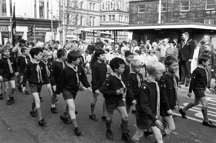 Framed Print : Scouts from the Huddersfield South-West district marched from the Town Hall to the Parish Framed Print : Scouts from the Huddersfield South-West district marched from the Town Hall to the Parish