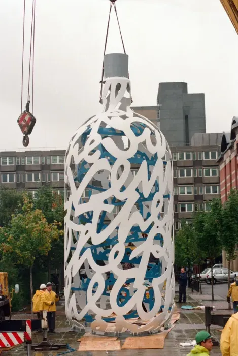 Framed Print : The sculpture Bottle of Notes is lifted off its low loader in the Central Framed Print : The sculpture Bottle of Notes is lifted off its low loader in the Central