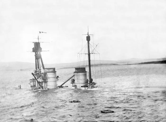 Framed Print : Scuttled German fleet sinks into sea at scapa Flow WWI in Scotland Framed Print : Scuttled German fleet sinks into sea at scapa Flow WWI in Scotland