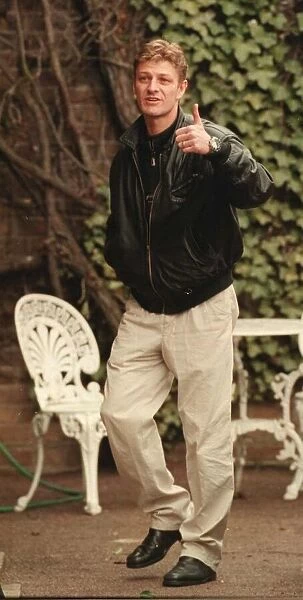 Sean Bean Actor at his Totteridge Home in Shillingford gives the thumbs up