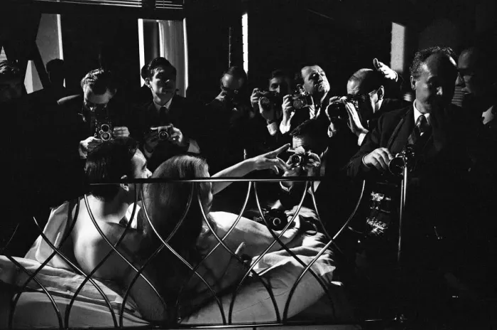 Framed Print : Sean Connery and Luciana Paluzzi filming Thunderball'at Pinewood Studios