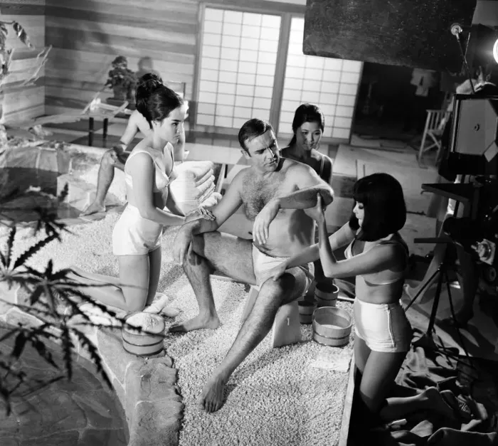 Framed Print : Sean Connery on the set of You Only Live Twice'at Pinewood Studios Framed Print : Sean Connery on the set of You Only Live Twice'at Pinewood Studios