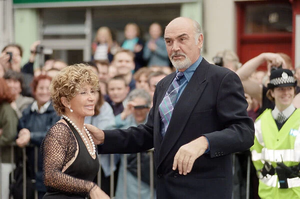 Sean Connery and his wife Micheline at the film premiere of 'Entrapment'