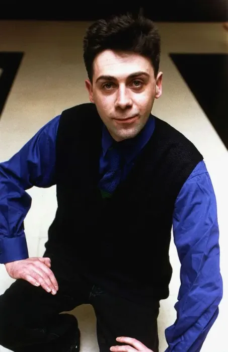 Framed Print : Sean Hughes TV Comedian in Black V neck cardigan and blue shirt and tie A©Mirrorpix