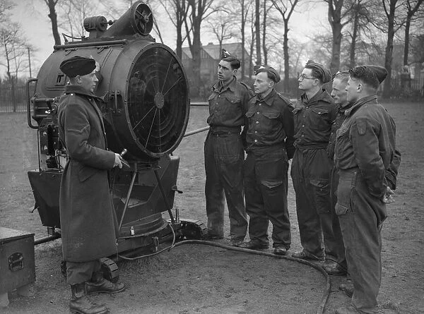 Searchlight School, Birmingham. Soldiers being given training on the 90 cm Projector