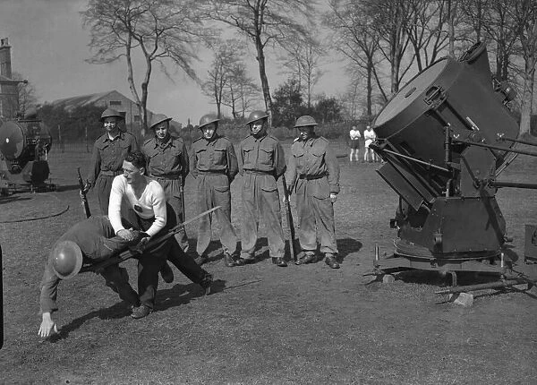 Searchlight school, Birmingham. Unarmed training being given to the soldiers of a