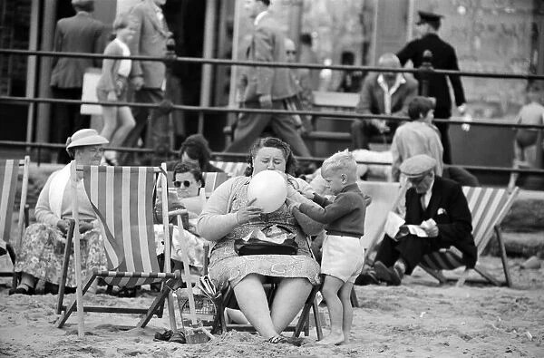 Seaside scenes in Scarborough, North Yorkshire. 31st August 1958