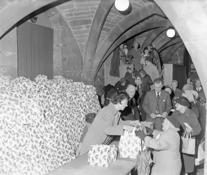 Framed Print : Seasonal goodwill and cheer began for hundreds of old age pensioners in Coventry today