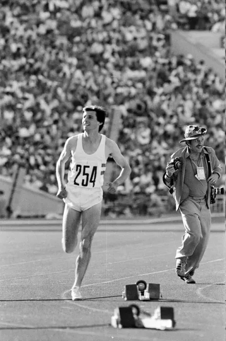 Framed Print : Sebastian Coe wins the Mens 1500 metres final at the 1980 Summer Olympics in Moscow 1st