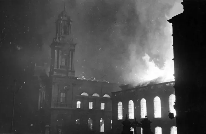 Framed Print : The Second Great Fire of London - one of the most destructive nights of the blitz Framed Print : The Second Great Fire of London - one of the most destructive nights of the blitz