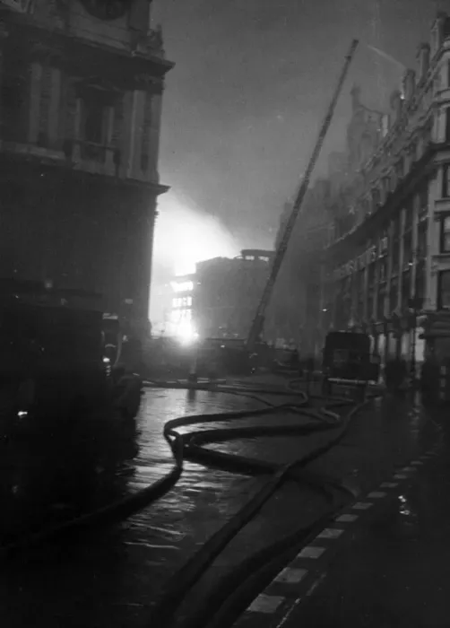 Framed Print : The Second Great Fire of London - one of the most destructive nights of the blitz