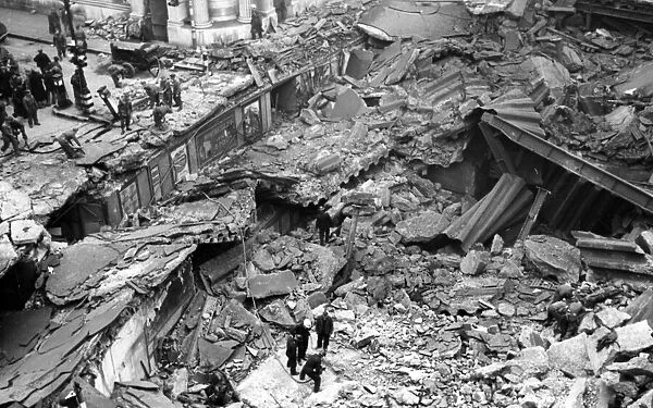 The Second Great Fire of London. Huge crater outside the Bank. 30th December 1940