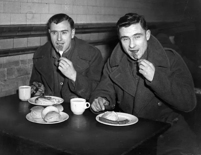 Framed Print : Second World War January 1945 Two soldiers enjoy meal while on leave at Waverley Framed Print : Second World War January 1945 Two soldiers enjoy meal while on leave at Waverley