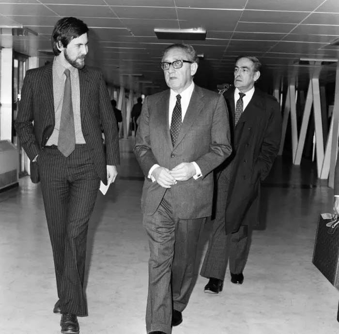 Framed Print : Former US Secretary of State, Henry Kissinger, leaving London airport to fly to New York Framed Print : Former US Secretary of State, Henry Kissinger, leaving London airport to fly to New York