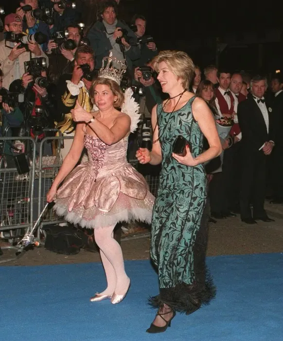 Framed Print : Selina Scott TV Presenter arrives dressed in 1920s style dress at the 50th Birthday