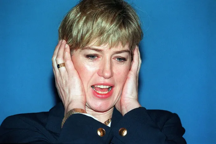 Framed Print : Selina Scott TV presenter with hands over ears Jan 94 January 1994 Framed Print : Selina Scott TV presenter with hands over ears Jan 94 January 1994
