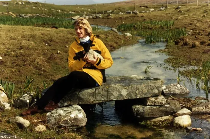Framed Print : Selina Scott TV Presenter in the Highlands Framed Print : Selina Scott TV Presenter in the Highlands
