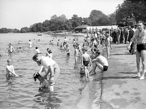 Serpentine Lido in May 1952 Hyde Park