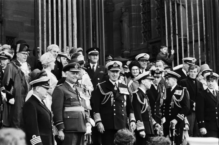 Framed Print : Service held at Liverpool Cathedral to commemorate the 25th anniversary of the Battle of Framed Print : Service held at Liverpool Cathedral to commemorate the 25th anniversary of the Battle of