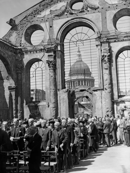 Framed Print : Service being held at St. Mary and Bow church in London during the Blitz attack of Framed Print : Service being held at St. Mary and Bow church in London during the Blitz attack of