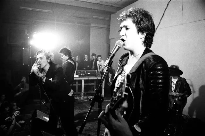 Framed Print : The Sex Pistols in Eindhoven, Holland. Johnny Rotten, Sid Vicious, Paul and Steve Jones Framed Print : The Sex Pistols in Eindhoven, Holland. Johnny Rotten, Sid Vicious, Paul and Steve Jones