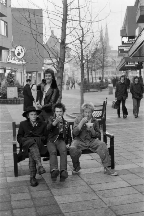 Framed Print : The Sex Pistols in Eindhoven, Holland. Johnny Rotten, Sid Vicious, Steve Jones, Paul Cook