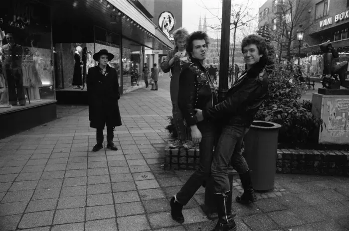 Framed Print : The Sex Pistols in Eindhoven, Holland. Johnny Rotten (John Lydon), Sid Vicious Framed Print : The Sex Pistols in Eindhoven, Holland. Johnny Rotten (John Lydon), Sid Vicious
