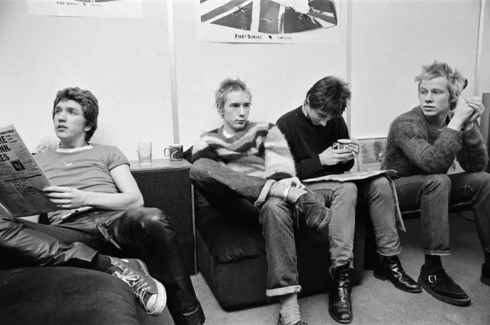 Framed Print : The Sex Pistols at their press conference, in response to growing criticism over their Framed Print : The Sex Pistols at their press conference, in response to growing criticism over their