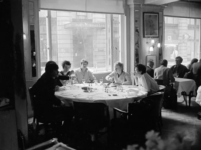 Framed Print : The Sex Pistols punk rock band seen here in the Langans Restaurant in London Framed Print : The Sex Pistols punk rock band seen here in the Langans Restaurant in London