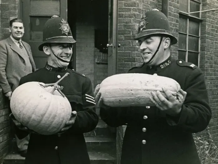 Framed Print : Sgt A Wren and PC W Davies have a witness of weights to help the verdict of who