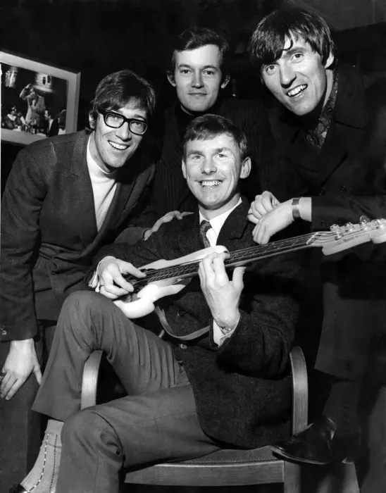 Framed Print : The Shadows, L to R: Hank Marvin, Brian Bennett, Bruce Welch and Brian Locking Framed Print : The Shadows, L to R: Hank Marvin, Brian Bennett, Bruce Welch and Brian Locking