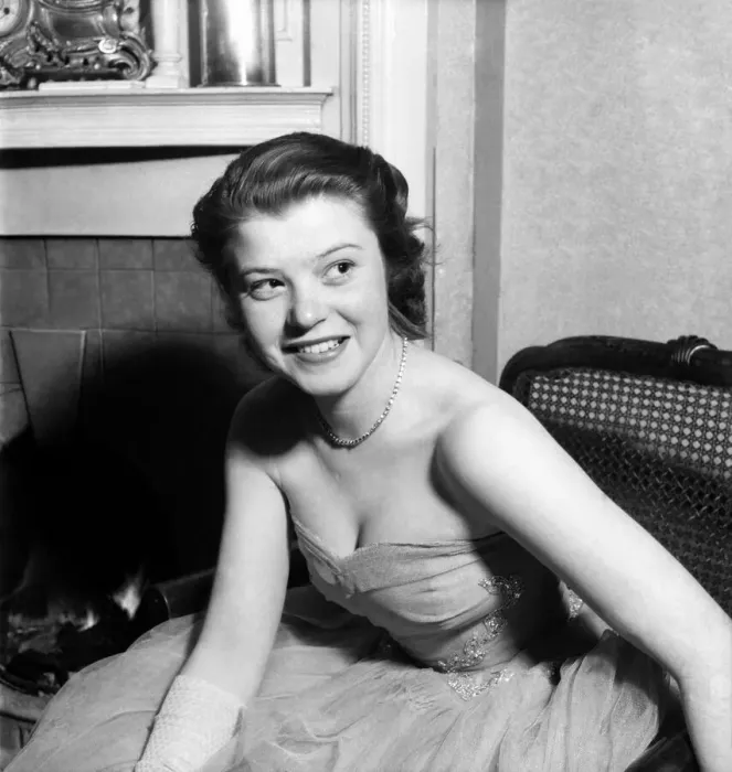 Framed Print : Shani Wallis - Actress. March 1952 C1339 Framed Print : Shani Wallis - Actress. March 1952 C1339