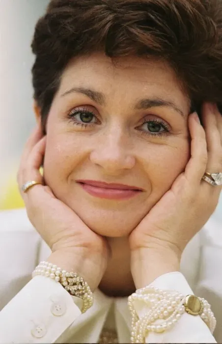 Framed Print : Sharon Osbourne at home in 1989 Framed Print : Sharon Osbourne at home in 1989