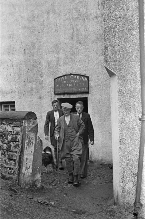 Framed Print : Sheep shearers leaving the Royal Oak Inn to go back to work