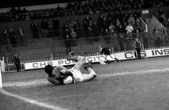 Framed Print : Sheffield United 0 v. Gillingham 1. Division Three Football. January 1981 MF01-11-004