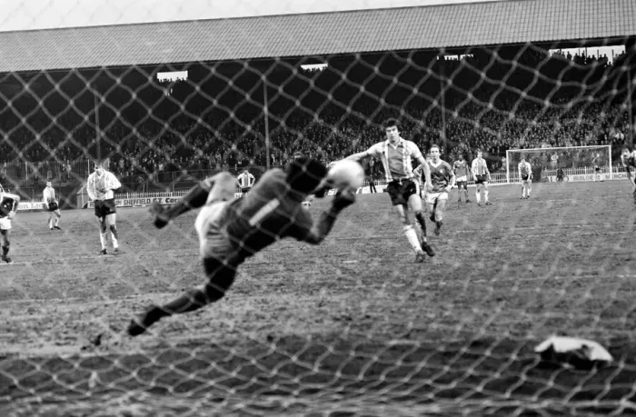 Framed Print : Sheffield United 0 v. Gillingham 1. Division Three Football. January 1981 MF01-11-020 Framed Print : Sheffield United 0 v. Gillingham 1. Division Three Football. January 1981 MF01-11-020