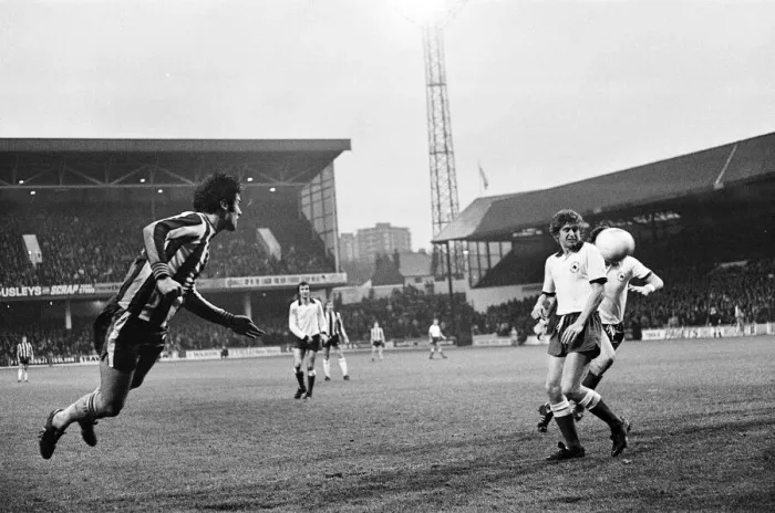 Framed Print : Sheffield United 1-2, League Division One match action at Bramall Lane Framed Print : Sheffield United 1-2, League Division One match action at Bramall Lane