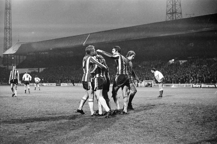 Framed Print : Sheffield United 1-2, League Division One match action at Bramall Lane Framed Print : Sheffield United 1-2, League Division One match action at Bramall Lane