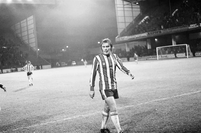 Framed Print : Sheffield United 1-2, League Division One match action at Bramall Lane Framed Print : Sheffield United 1-2, League Division One match action at Bramall Lane